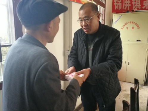 扶貧幫扶送溫暖 精準扶貧暖人心