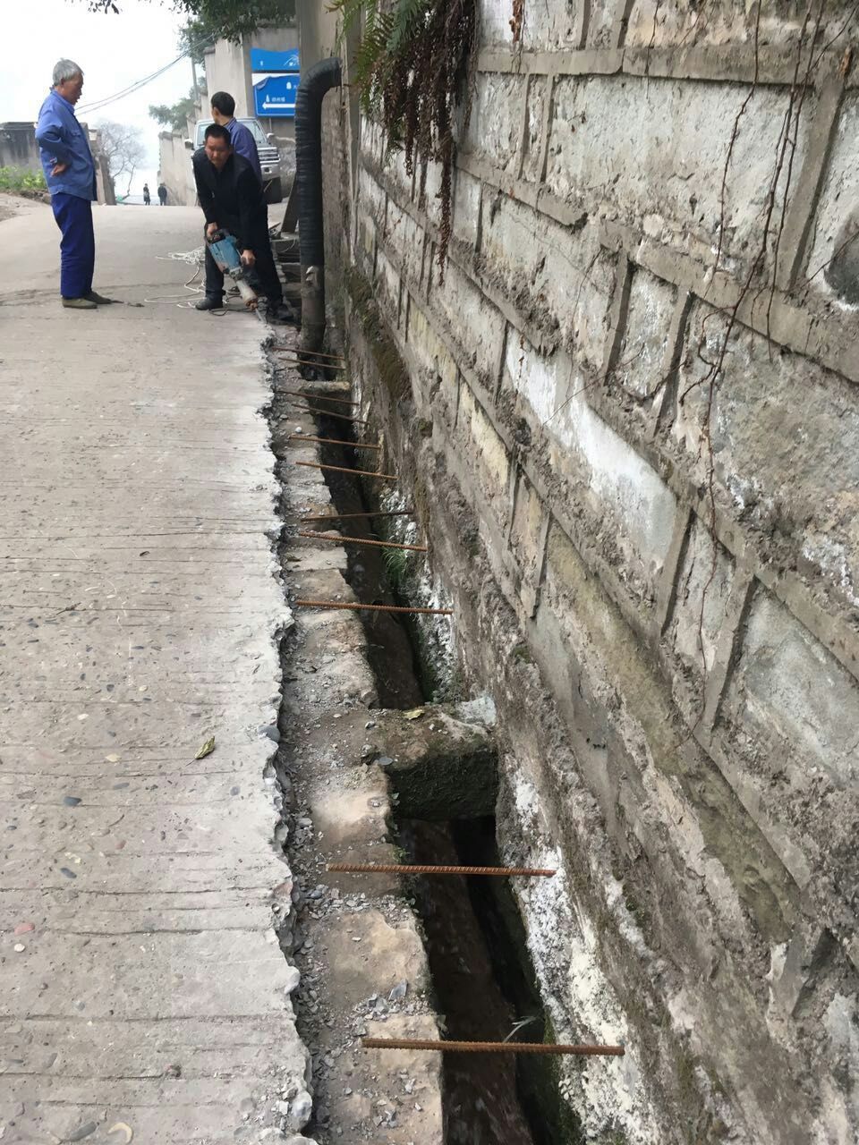 密切配合 排除排水溝安全隱患