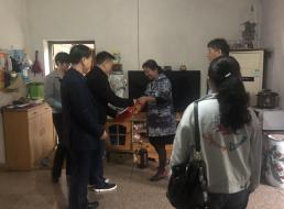 走訪(fǎng)慰問(wèn)困難戶(hù)，真情關(guān)愛(ài)暖人心