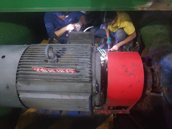 通宵奮戰(zhàn),順利完成一水廠泵站電氣改造