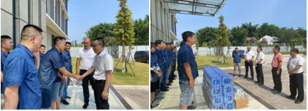 公服集團黨委書(shū)記、董事長(cháng)楊中才一行到清源水務(wù)公司開(kāi)展“夏送清涼”慰問(wèn)活動(dòng)